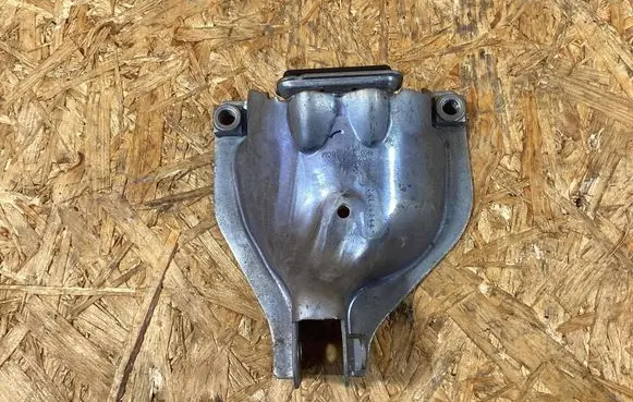 Engine mount bracket