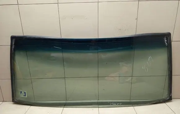 Nissan Patrol Y60 Front windscreen/windshield window 