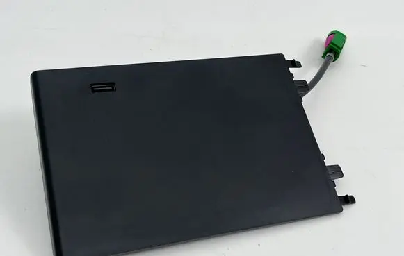 Volkswagen Golf VII USB socket connector 5G0864177B