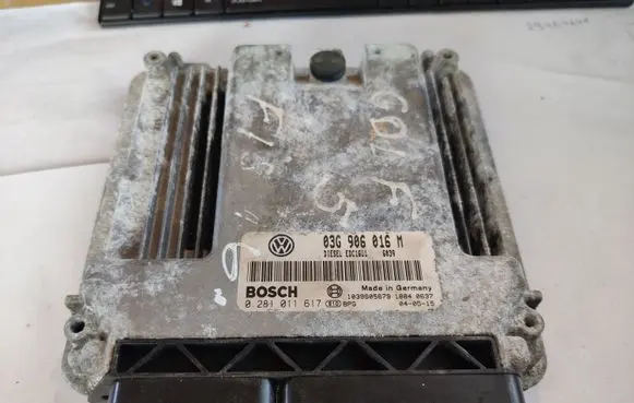 Volkswagen Golf V Engine control unit/module 03G906016M 028111617