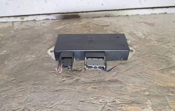 Opel Omega B1 Antenna control unit 90563190 0808018