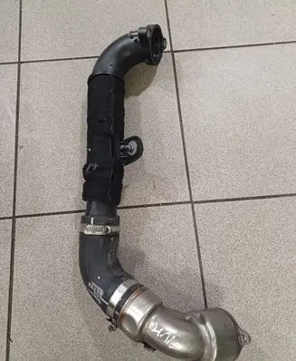 Audi A4 S4 B9 Turbo air intake inlet pipe/hose 04L145770