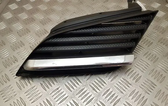 Nissan Primera Front bumper upper radiator grill 62330AU300