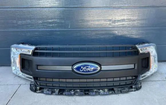 Ford Galaxy Front bumper upper radiator grill 0145745s