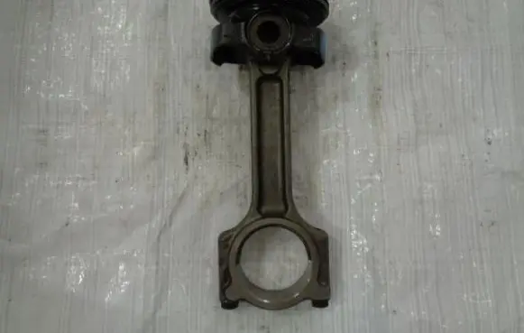 Renault Kadjar Piston with connecting rod 76MT5