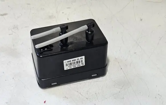 Mercedes-Benz R W251 Central locking vacuum pump A3510020010 0008002548