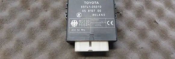 Toyota Avensis T220 Door control unit/module 8974105010 05810700