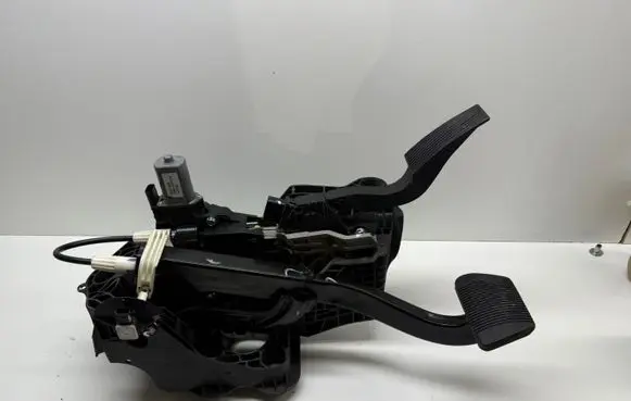 Ram 1500 DT Pedal assembly 68312752AG 65531 68267286