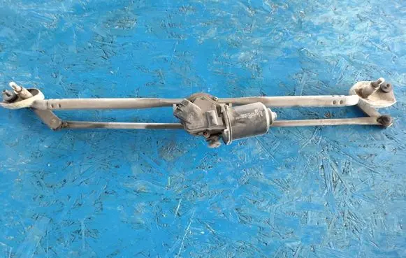 Chrysler 300 - 300C Front wiper linkage 04805711AA