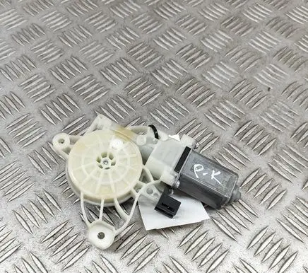 Mercedes-Benz GLE W167 Front door window regulator motor A0009065806