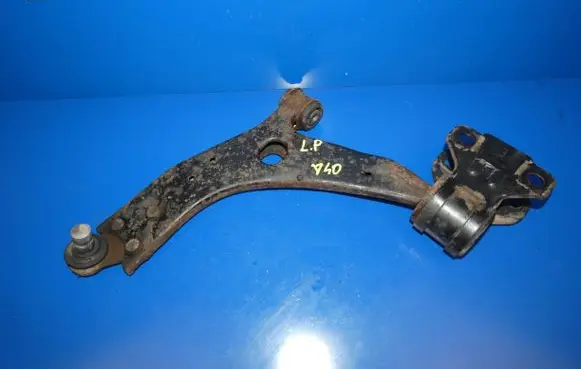 Volvo V40 Front lower control arm/wishbone 