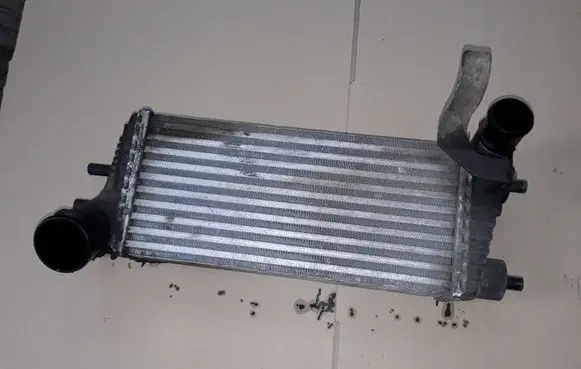 Ford Focus Intercooler radiator BV619L440CG Y2488006 FCC7A