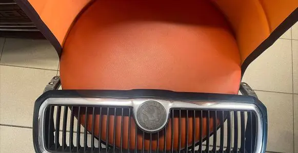 Skoda Octavia Mk1 (1U) Front bumper upper radiator grill 1U0853651