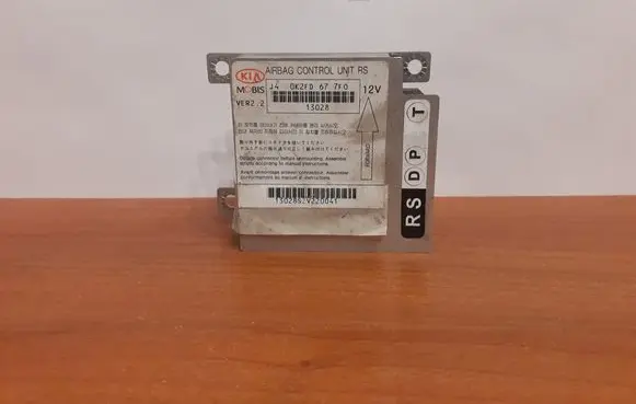 KIA Carens I Airbag control unit/module 0K2FD677F0 5421