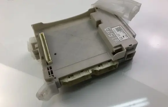 Toyota Prius+ (ZVW40) Fuse box set 8273047550