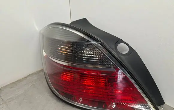 Opel Astra H Rear/tail lights 13222324