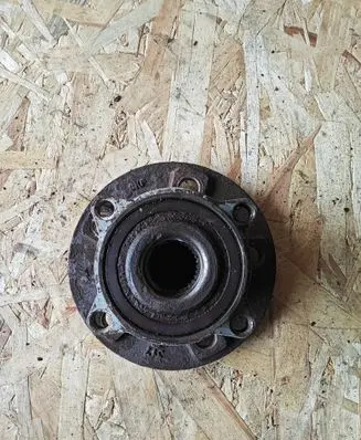 Tesla Model S Front wheel hub