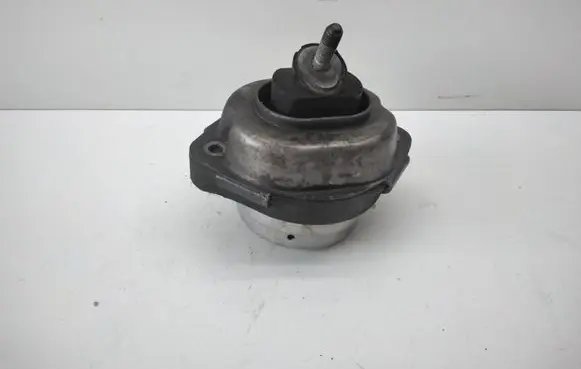 BMW X5 E53 Engine mount bracket 6758444