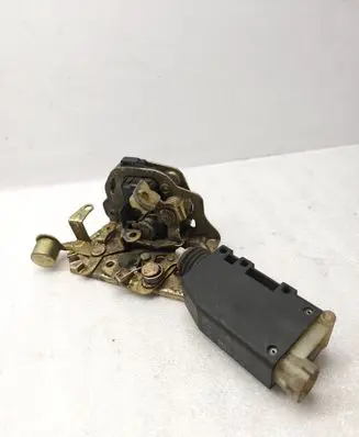 Opel Omega B2 Rear door lock 90449074 1101215