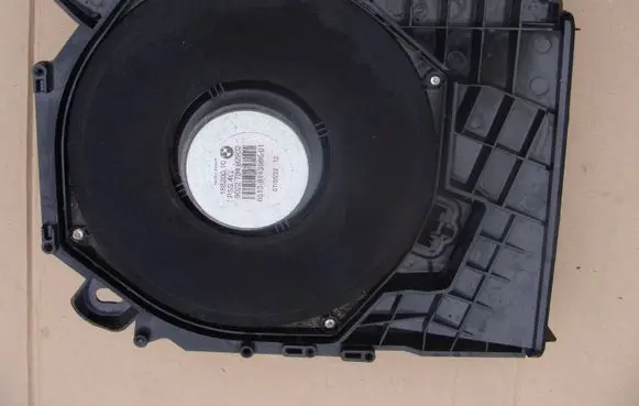 BMW 1 E81 E87 Subwoofer speaker 9143986 18820010 902275492902