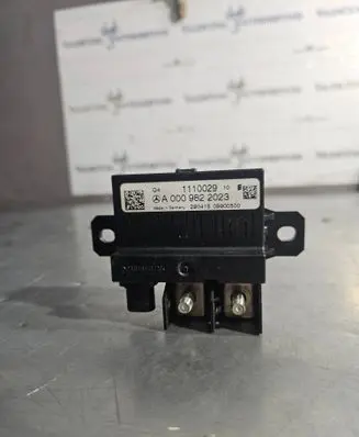 Mercedes-Benz E W212 Charging relay A0009822023 1110029 09900500