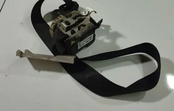 Opel Zafira A Front seatbelt 435940
