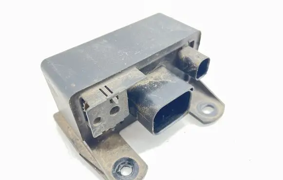 Mercedes-Benz C W203 Glow plug pre-heat relay 0005453516