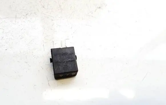Volkswagen Golf VI Other relay 4H0951253C 646
