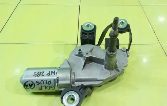 Volkswagen Golf V Rear window wiper motor 0390201809