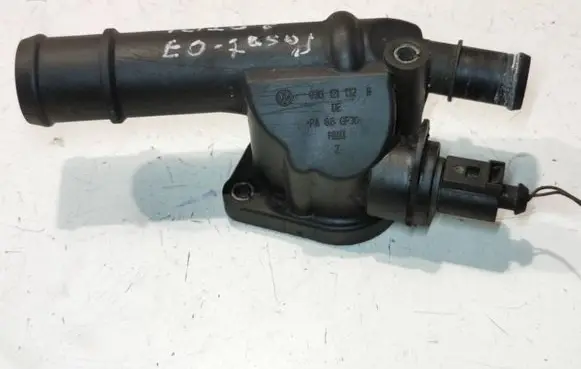 Volkswagen PASSAT B6 Engine coolant pipe/hose 03G121132B