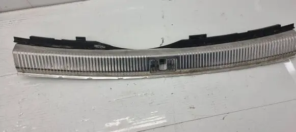 Trunk/boot lower side trim panel