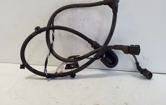 Volkswagen Golf VII Rear ABS sensor wiring 8V0927902H