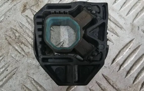 MG ZS Radiator mount bracket 10485232