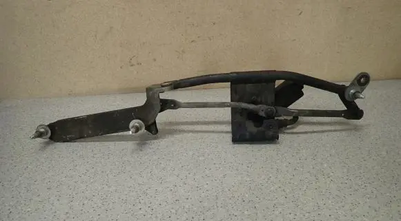 Hyundai Trajet Front wiper linkage 