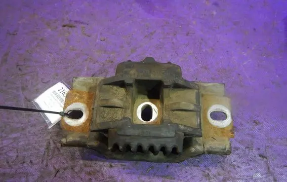 Ford Fiesta Gearbox mounting bracket 