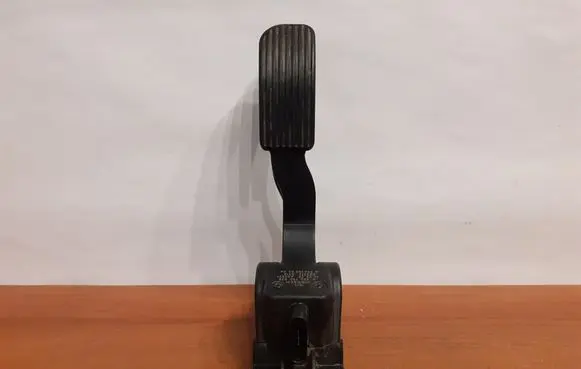 Mercedes-Benz Sprinter W906 Accelerator throttle pedal 10472 0280755025