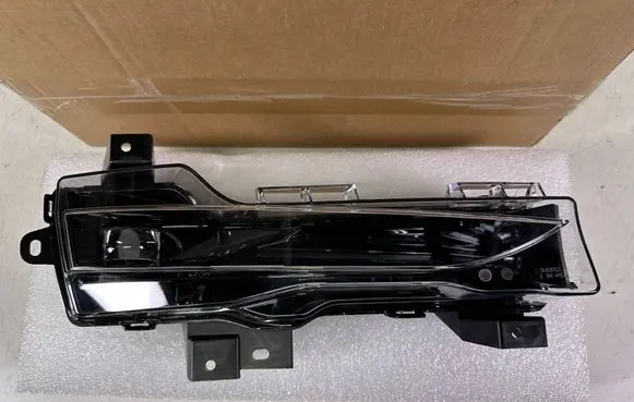 Tesla Model Y Front fog light 162479800A 08242022 DC522236A00032