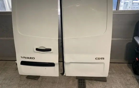 Opel Vivaro Rear door 