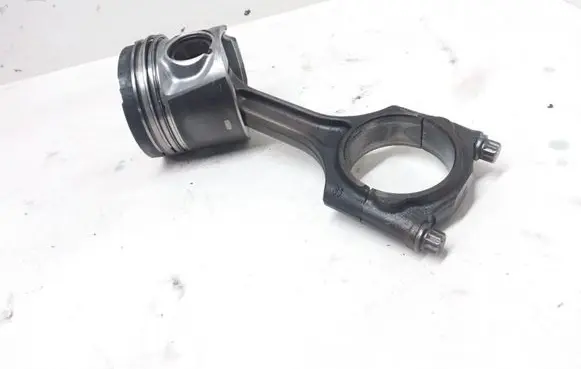 Volvo XC60 Piston with connecting rod