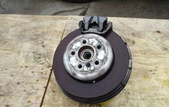 BMW 5 G30 G31 Front wheel hub 6866337