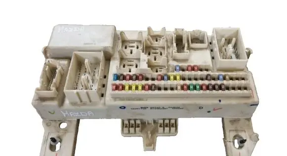 Mazda 3 I Fuse module BN8B66730D 00091739 519062087