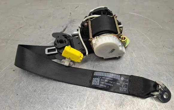 Volkswagen PASSAT B6 Front seatbelt 3C1857706F 33046824