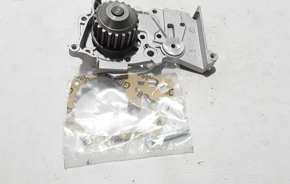 Renault Megane II Water pump 7700861686