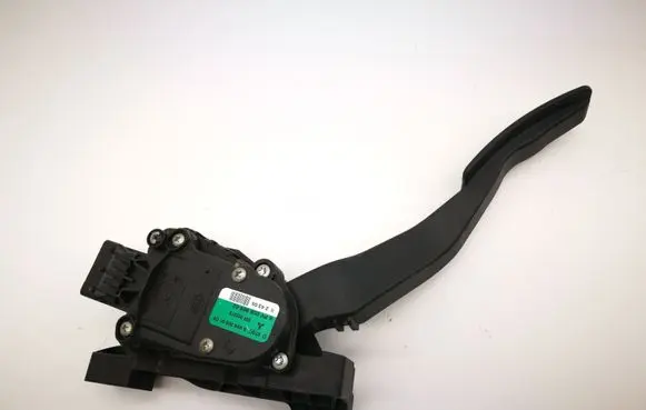 Mitsubishi Colt Accelerator throttle pedal A4543000104