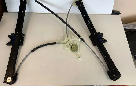Audi Q7 4M Rear window lifting mechanism without motor 4M0839461A