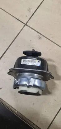 Engine mount bracket