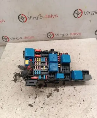 Renault Kangoo III Fuse module 243805499R 63570069 01R000PTZ