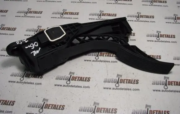 Mercedes-Benz ML W164 Accelerator throttle pedal A1643000004