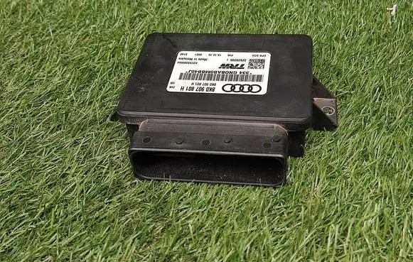 Audi A4 S4 B8 8K Hand brake control module 8K0907801H 32620205C