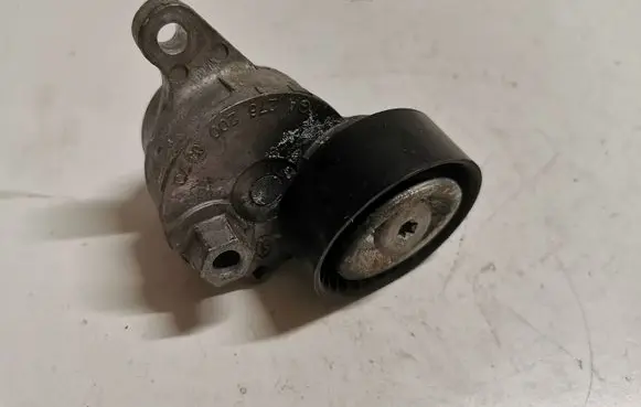 Mercedes-Benz C AMG W205 Generator/alternator belt tensioner A2762000370